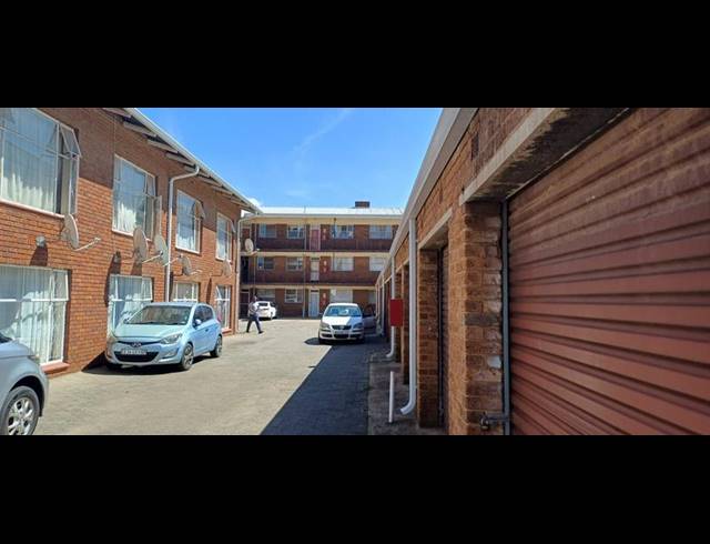 2 BEDROOM APARTMENT FOR SALE IN KEMPTON PARK